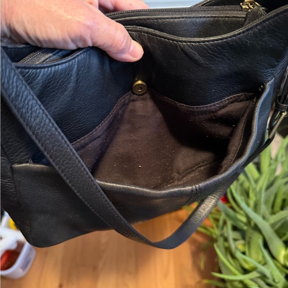 Vintage Etienne Aigner Black Leather Shoulder Bag VGUC Brushed Brass Hardware - Picture 9 of 13